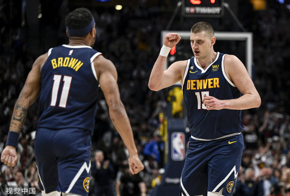  约基奇蝉联常规赛MVP创历史  