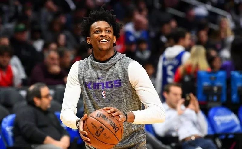  掘金逆转快船登顶西部榜首  